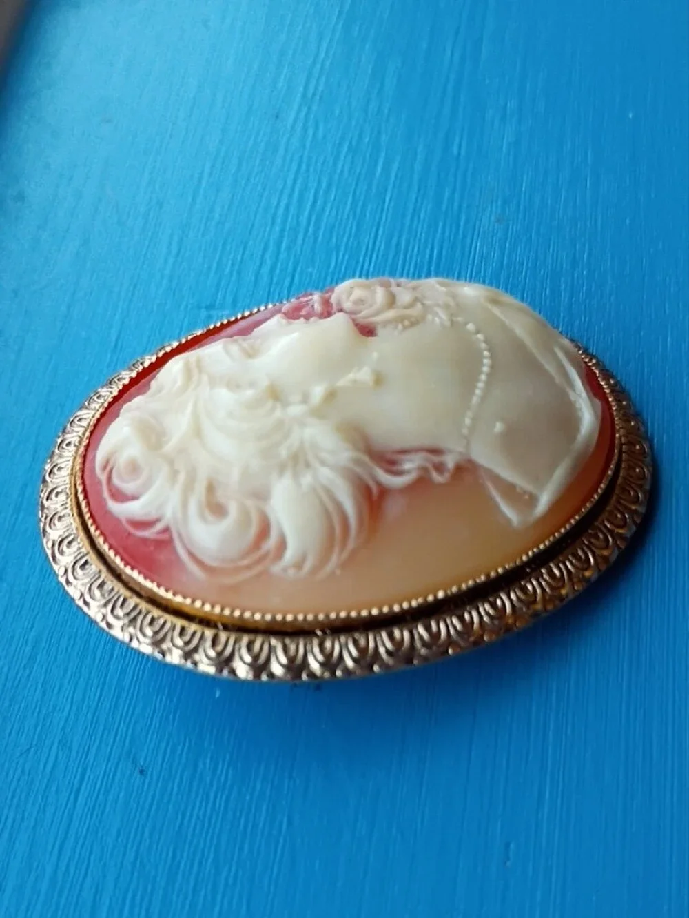 Avon elegant cameo